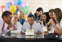 ¡Cumpleaños en la oficina! Un alto en la rutina para celebrar a lo grande
