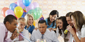 ¡Cumpleaños en la oficina! Un alto en la rutina para celebrar a lo grande